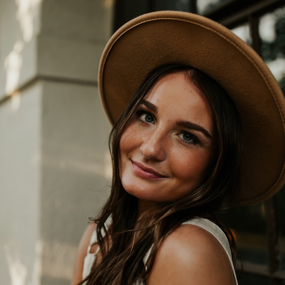 Meet your Posher, Anna